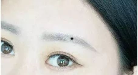 脸上哪些部位的痣属于桃花痣 这几处痣相可谓财色兼收 脸上哪些部位的痣属于桃花痣 这几处痣相可谓财色兼收