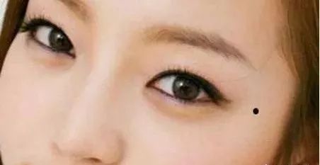 脸上哪些部位的痣属于桃花痣 这几处痣相可谓财色兼收 脸上哪些部位的痣属于桃花痣 这几处痣相可谓财色兼收