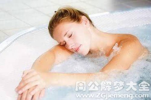 和老婆洗澡